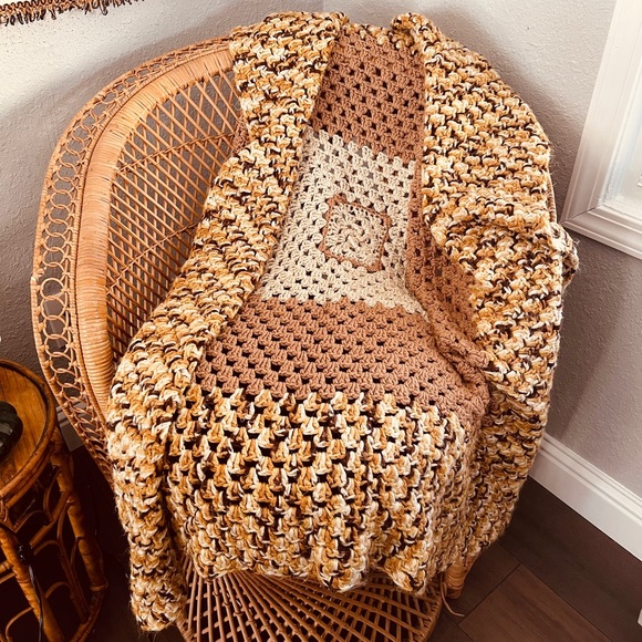 •VTG Throw• - Picture 2 of 3